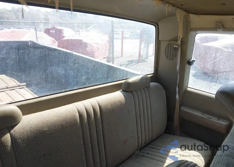 1997 Chevrolet C1500 Fleetside z USA, uszkodzony, nr VIN 1GCEC19R7VE175585